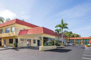 Super 8 by Wyndham Sarasota Near Siesta Key